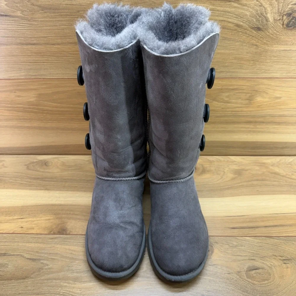 UGG Bailey Button Tall Boots Womens 7 Gray Suede Shearling Fur Lined Cozy
